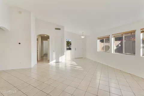 9117 E Hillview Cir, Mesa, AZ 85207 photo 5