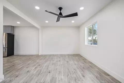 Living - 5237 S 14th Way, Phoenix, AZ 85040 photo 3 of 4