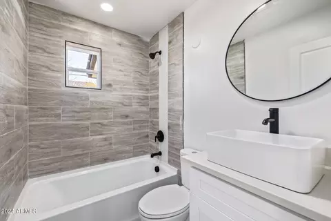 Bath - 5237 S 14th Way, Phoenix, AZ 85040 photo 1 of 4