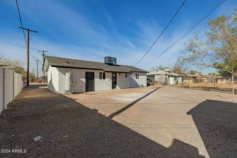 Exterior - 5237 S 14th Way, Phoenix, AZ 85040 photo 9 of 9