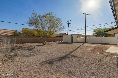 Exterior - 5237 S 14th Way, Phoenix, AZ 85040 photo 4 of 9
