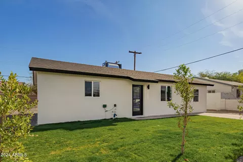 Exterior - 5237 S 14th Way, Phoenix, AZ 85040 photo 3 of 9