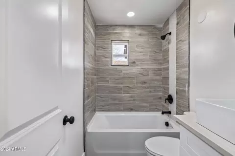Bath - 5237 S 14th Way, Phoenix, AZ 85040 photo 2 of 4