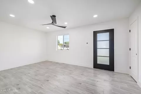 Living - 5237 S 14th Way, Phoenix, AZ 85040 photo 1 of 4