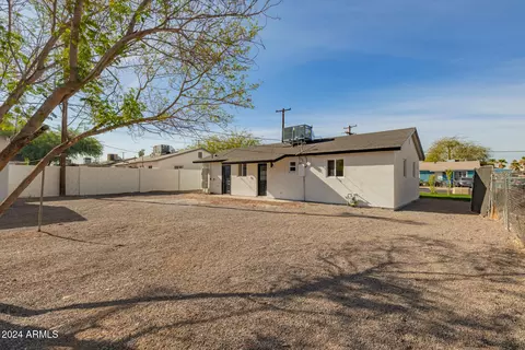 Exterior - 5237 S 14th Way, Phoenix, AZ 85040 photo 5 of 9