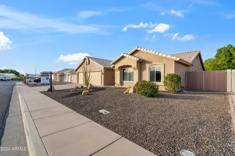 6252 E Pearl St, Mesa, AZ 85215