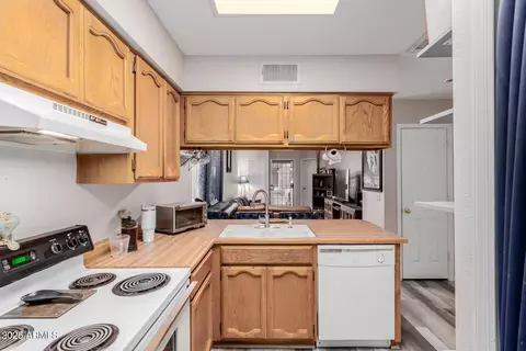 Kitchen - 170 E Guadalupe Rd #14, Gilbert, AZ 85234 photo 5 of 5