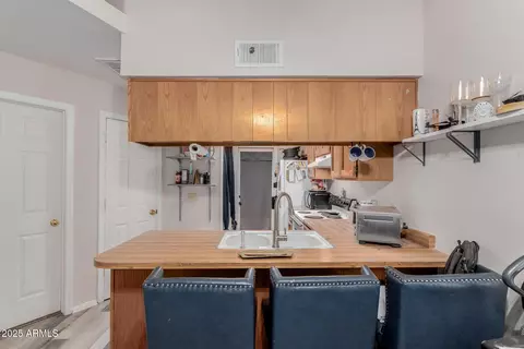 Kitchen - 170 E Guadalupe Rd #14, Gilbert, AZ 85234 photo 3 of 5