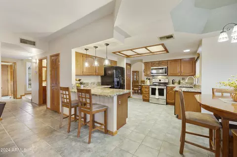 Kitchen - 2226 Egret Ct, Gilbert, AZ 85234 photo 2 of 8