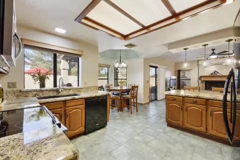 Kitchen - 2226 Egret Ct, Gilbert, AZ 85234 photo 4 of 8