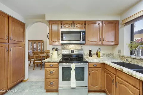 Kitchen - 2226 Egret Ct, Gilbert, AZ 85234 photo 6 of 8