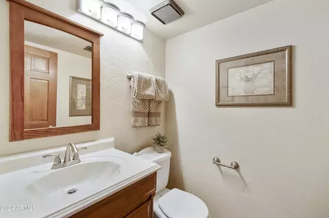 Bath - 2226 Egret Ct, Gilbert, AZ 85234 photo 2 of 7