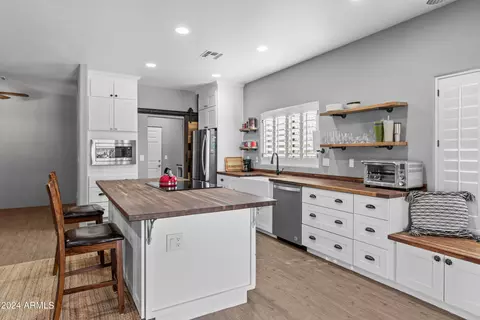 Kitchen - 38406 N 12th Ave, Phoenix, AZ 85086 photo 1 of 4