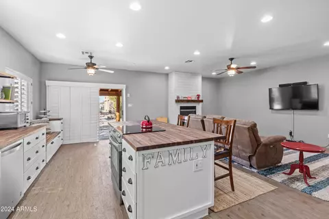 Kitchen - 38406 N 12th Ave, Phoenix, AZ 85086 photo 4 of 4