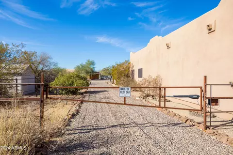 Exterior - 38406 N 12th Ave, Phoenix, AZ 85086 photo 3 of 14