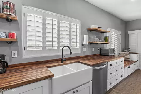 Kitchen - 38406 N 12th Ave, Phoenix, AZ 85086 photo 3 of 4