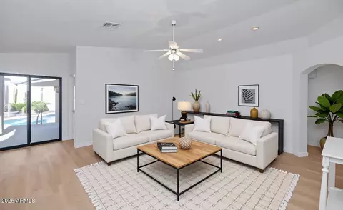 3244 E Hononegh Dr, Phoenix, AZ 85050 photo 3