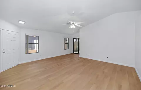 3244 E Hononegh Dr, Phoenix, AZ 85050 photo 9