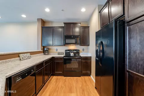 Kitchen - 4718 E Thunderheart Trl #103, Gilbert, AZ 85297 photo 2 of 4