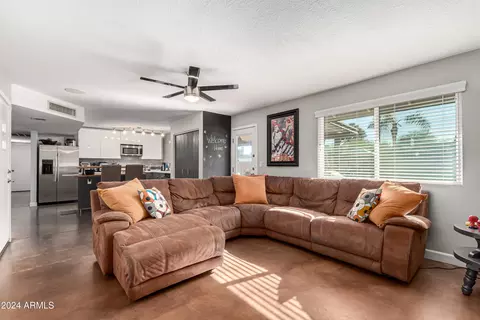 3921 E Shaw Butte Dr, Phoenix, AZ 85028 photo 8
