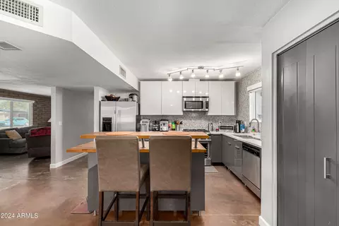 3921 E Shaw Butte Dr, Phoenix, AZ 85028 photo 11