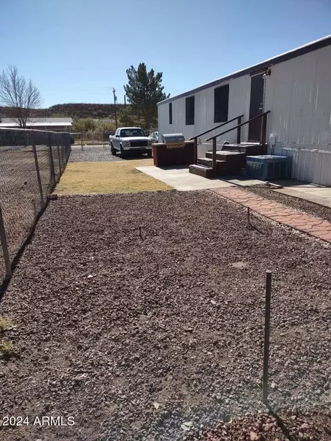 425 E Apache St, Huachuca City, AZ 85616