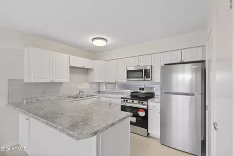 2684 E Silk Oak Dr, Tempe, AZ 85288
