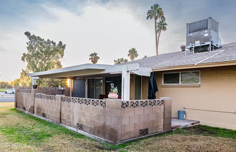 10702 W Hatcher Rd, Sun City, AZ 85351