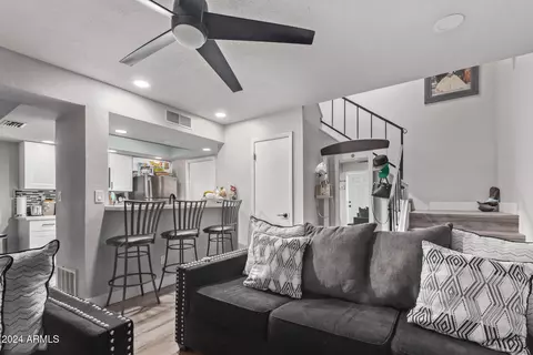 4413 E Pueblo Ave E, Phoenix, AZ 85040