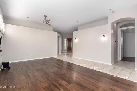 5246 Estevan Rd, Phoenix, AZ 85054 photo 7