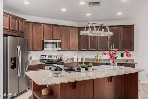 Kitchen - 2133 E La Salle St, Phoenix, AZ 85040 photo 2 of 3