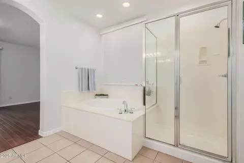 Bath - 2133 E La Salle St, Phoenix, AZ 85040 photo 1 of 3
