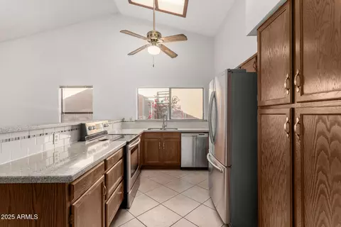 Kitchen - 12838 S 40th Pl, Phoenix, AZ 85044 photo 1 of 1