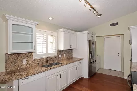 3502 E Tonto Ln, Phoenix, AZ 85050 photo 13