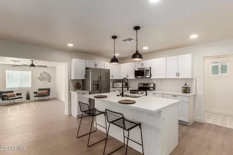 813 E Garnet Ave, Mesa, AZ 85204