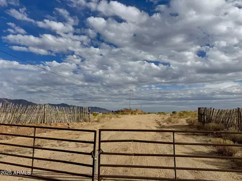 22110 W Sunrise Rd #-, Congress, AZ 85332