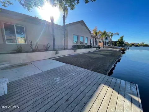 Exterior - 2120 E Catamaran Dr, Gilbert, AZ 85234 photo 4 of 8