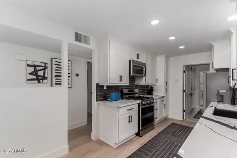 726 E Amelia Ave, Phoenix, AZ 85014 photo 17