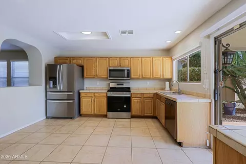 Kitchen - 4047 E Rowel Rd, Phoenix, AZ 85050 photo 1 of 2