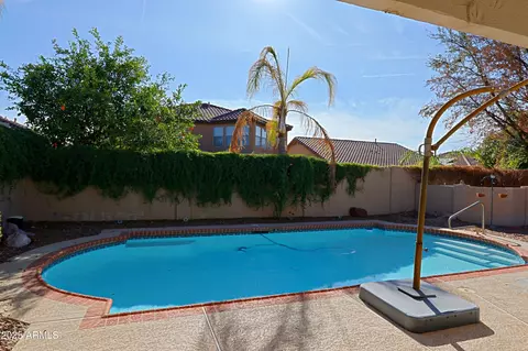 Exterior - 4047 E Rowel Rd, Phoenix, AZ 85050 photo 5 of 8