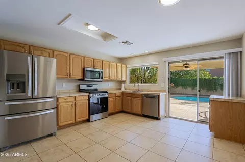 Kitchen - 4047 E Rowel Rd, Phoenix, AZ 85050 photo 2 of 2