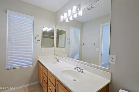 Bath - 4047 E Rowel Rd, Phoenix, AZ 85050 photo 1 of 6