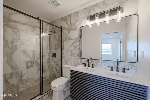 Bath - 2329 E Turney Ave, Phoenix, AZ 85016 photo 1 of 2