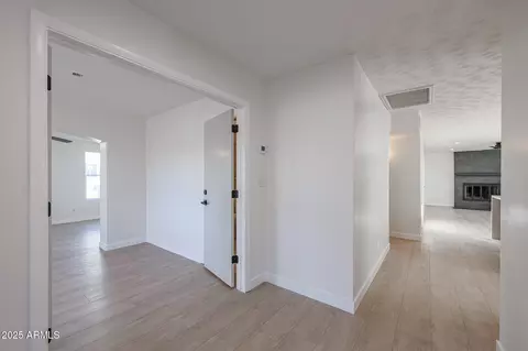 Entry Way - 2329 E Turney Ave, Phoenix, AZ 85016 photo 2 of 3
