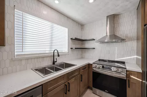Kitchen - 2329 E Turney Ave, Phoenix, AZ 85016 photo 3 of 6