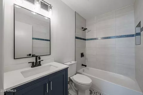 Bath - 2329 E Turney Ave, Phoenix, AZ 85016 photo 2 of 2