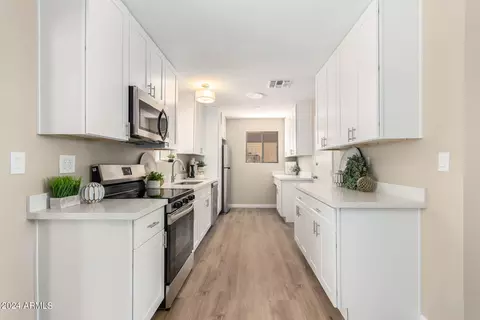 Kitchen - 1079 S Lawther Dr, Apache Junction, AZ 85120 photo 3 of 3