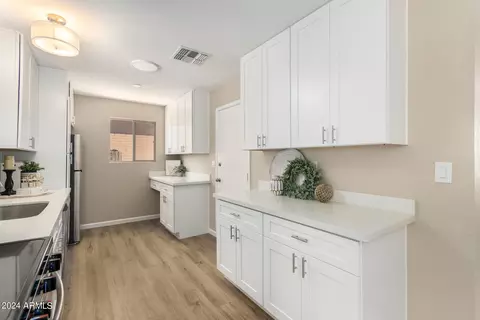 Kitchen - 1079 S Lawther Dr, Apache Junction, AZ 85120 photo 2 of 3