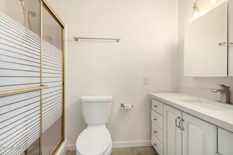 Bath - 3002 W Mohawk Ln, Phoenix, AZ 85027 photo 1 of 2