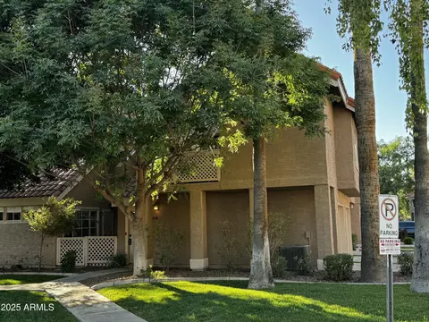 1633 E Lakeside Dr #5, Gilbert, AZ 85234 photo 3